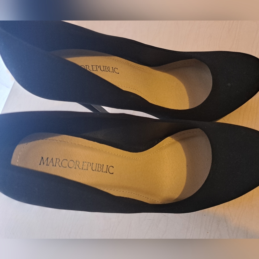 Marco Republic black shoe.